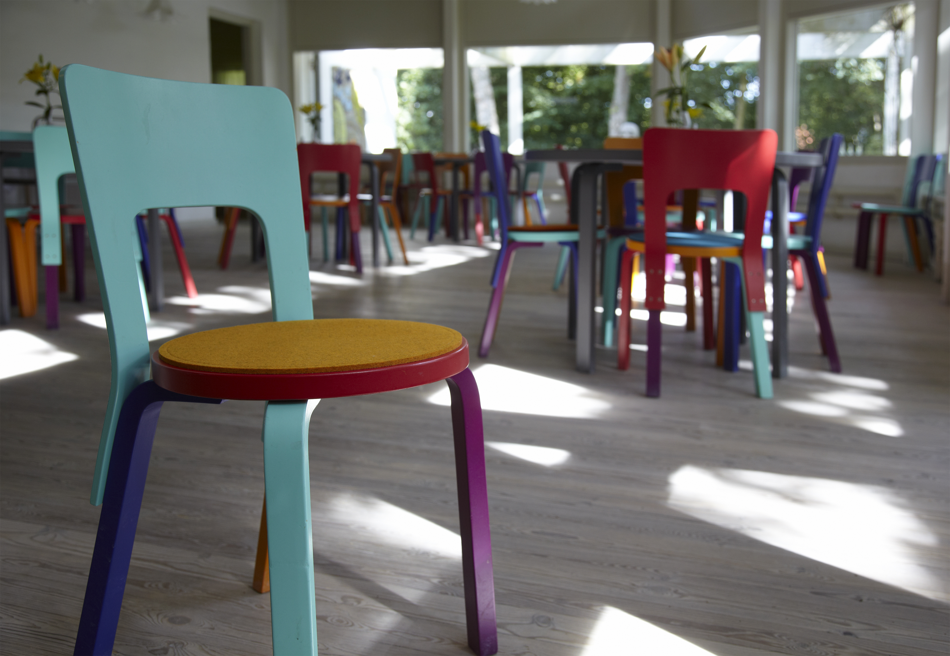 museum jorn cafe, stolesæder i filt